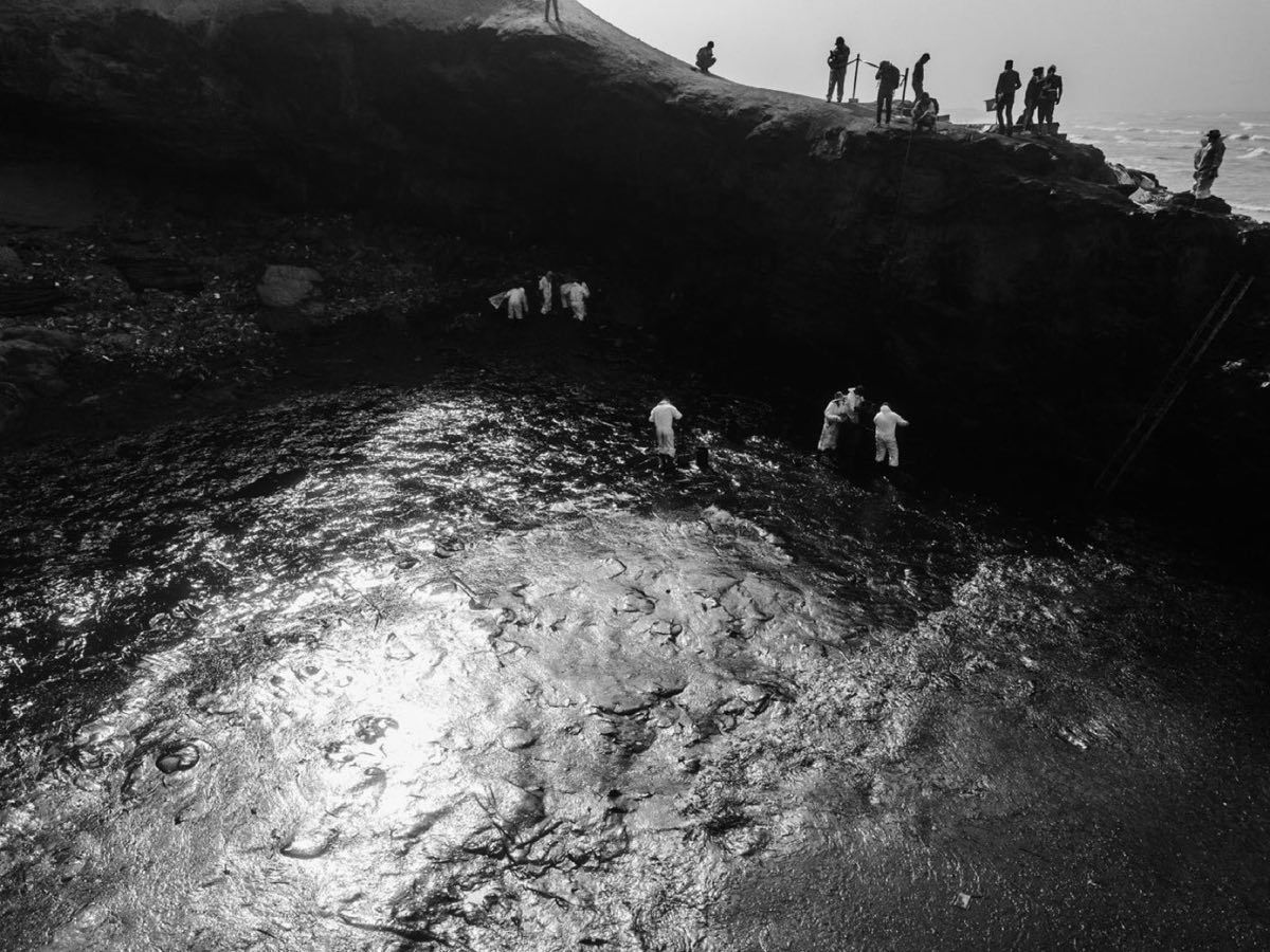 Contaminated shoreline after the 2022 Peru oil spill, from the documentary Orilla Negra by Javier Falcón